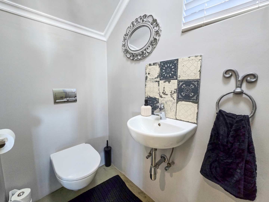 2 Bedroom Property for Sale in Stilbaai Oos Western Cape